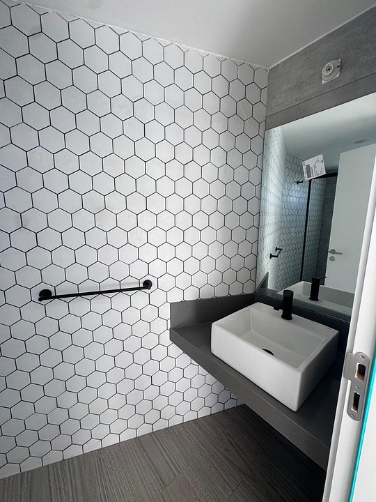 Divino departamento esquinero sobre la rambla con parrillero propio