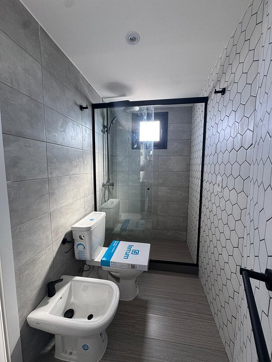 Divino departamento esquinero sobre la rambla con parrillero propio