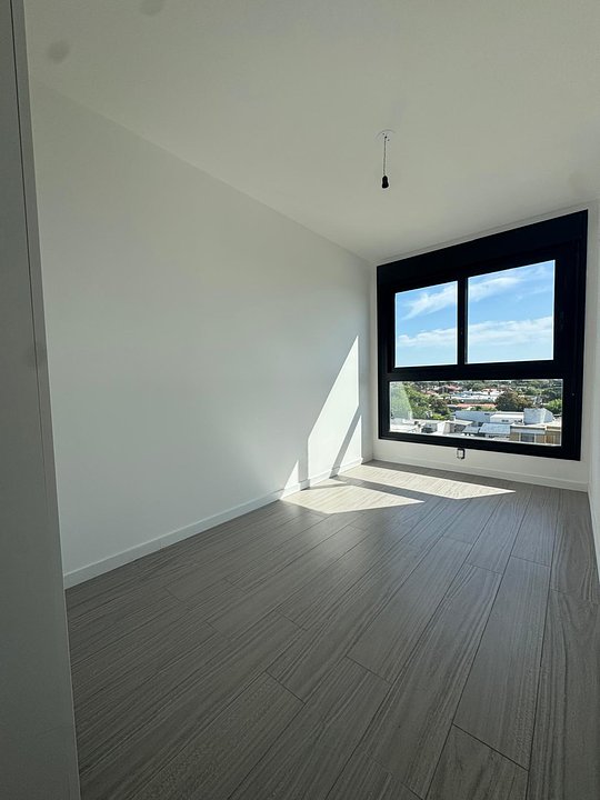 Divino departamento esquinero sobre la rambla con parrillero propio