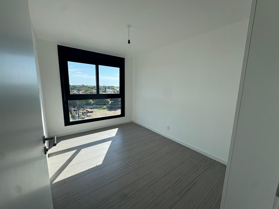 Divino departamento esquinero sobre la rambla con parrillero propio