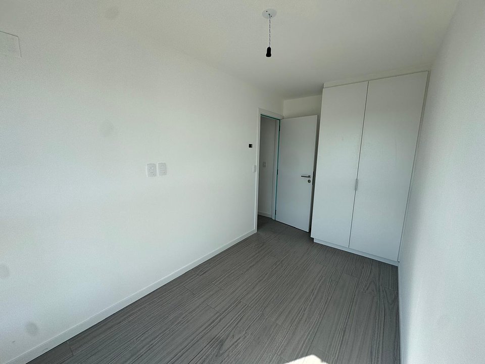 Divino departamento esquinero sobre la rambla con parrillero propio