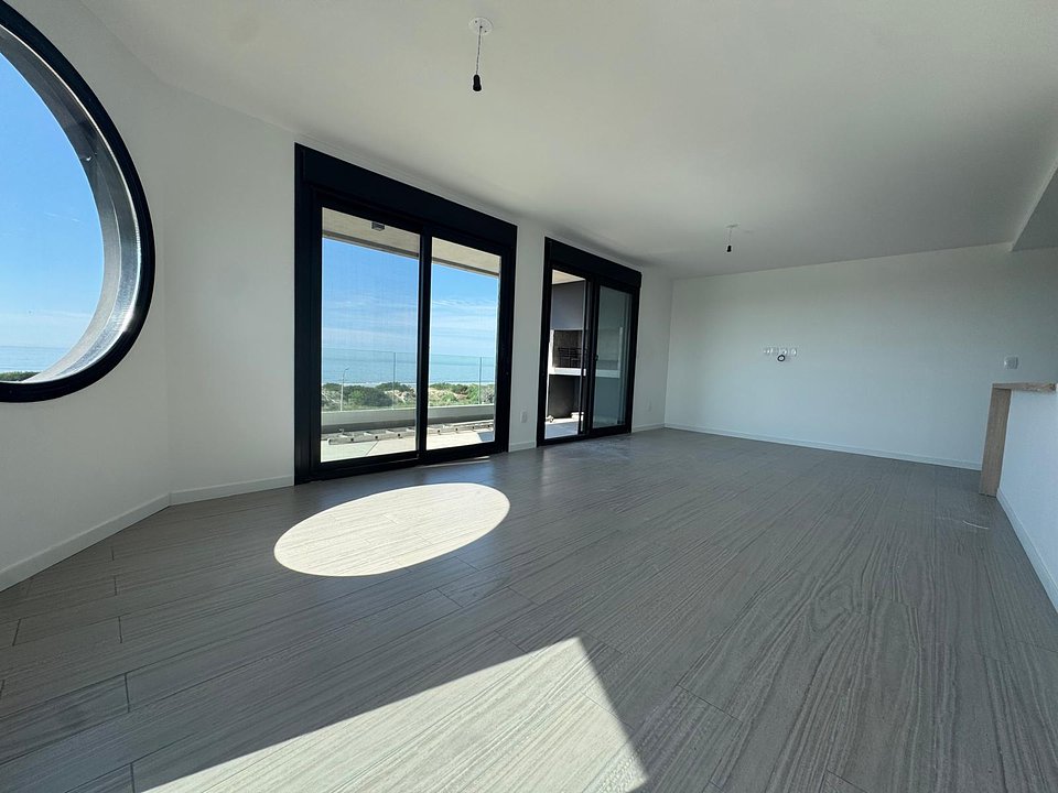 Divino departamento esquinero sobre la rambla con parrillero propio