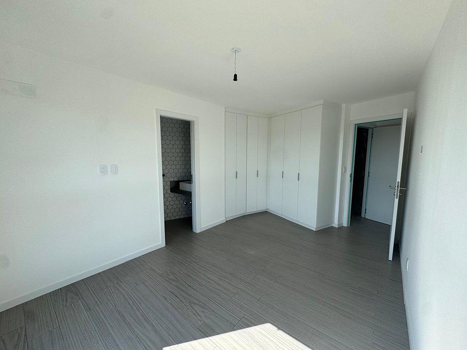 Divino departamento esquinero sobre la rambla con parrillero propio