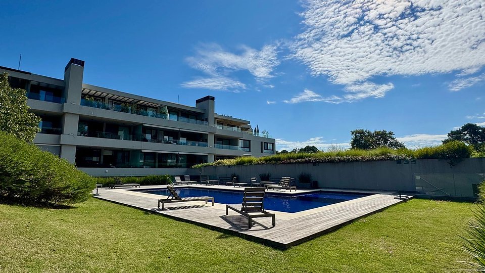 Muy luminoso en Carrasco Norte! 3 Dormitorios Y 3 Baños! Amenities completos!