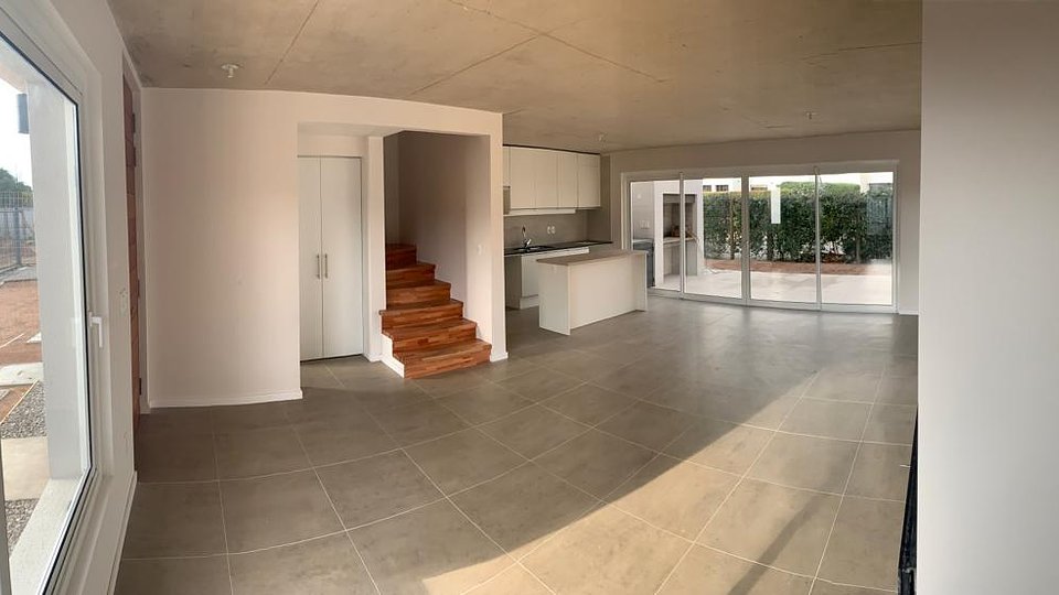 En complejo cerrado! Casa De 3 Dormitorios Y 2 Baños, Sin Gastos Comunes!